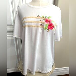 Bon Worth Women's Size Large White Short Sleeve T-Shirt with Embroidered Flowers